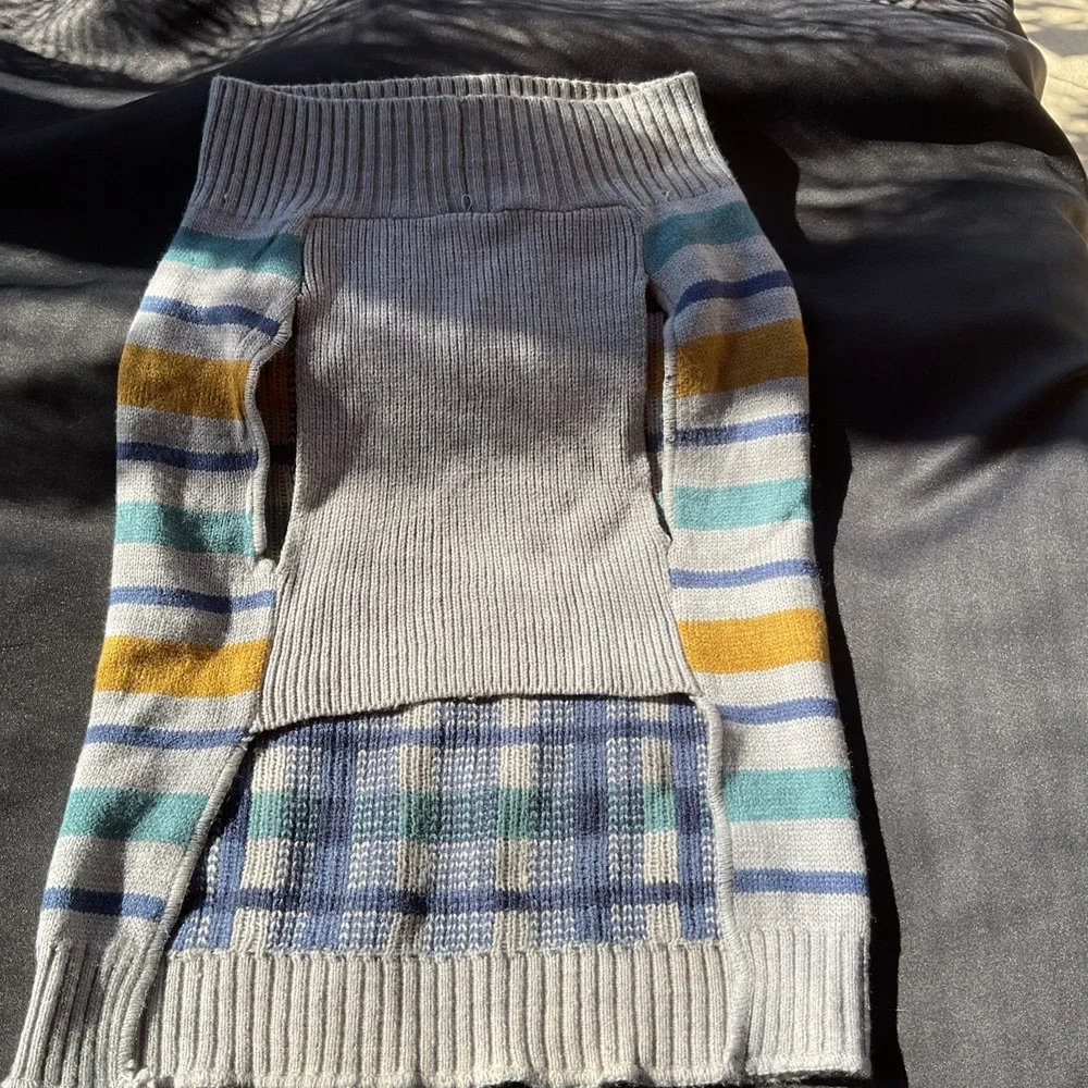 VIBRANT LIFE DOG SWEATER BONE PLAID 28 W X 19 L. Dog Life Warm Stylish Cozy